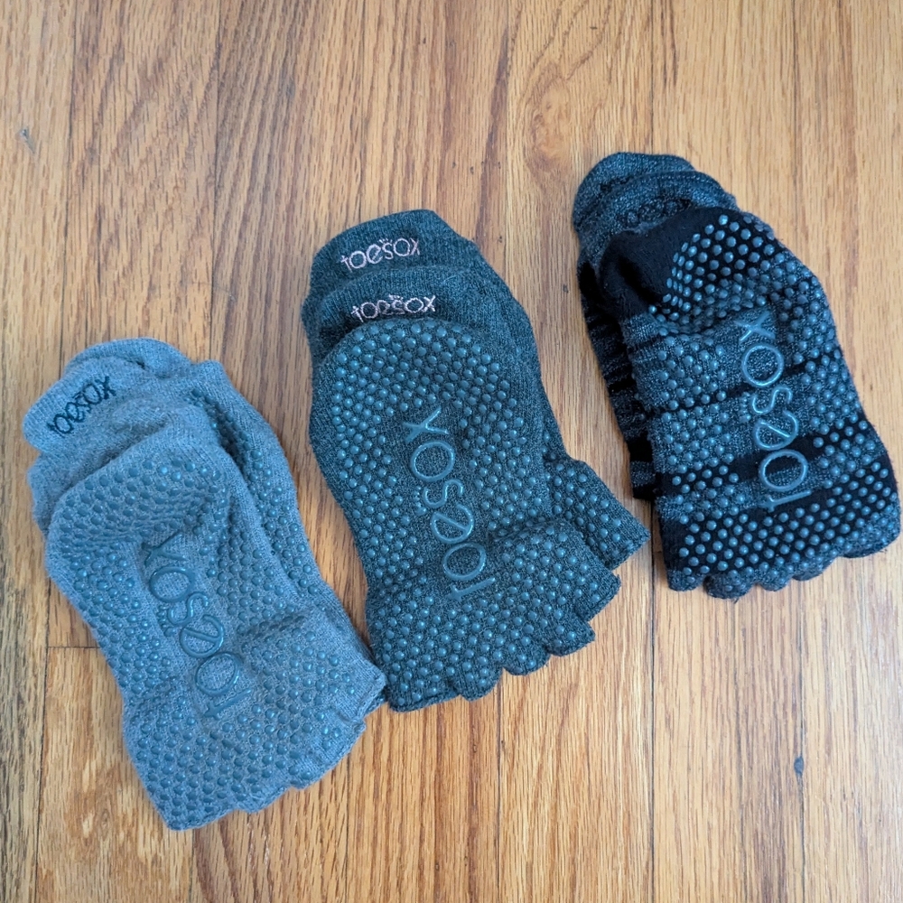 3 Pairs ToeSox Half Toe Bellarina Grip Socks - Picture 2 of 2